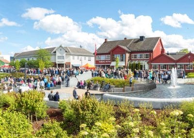 Verdal Sentrum, handel, folk samles og koser seg