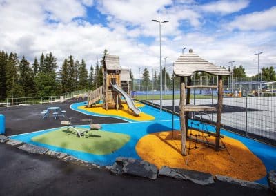 Vinne aktivitetspark i Verdal kommune, lekeplass og klatrestativ for barn